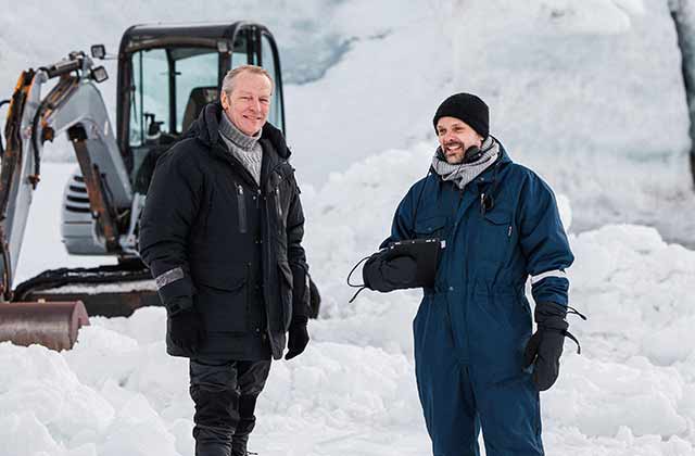 Iain Glenn y Óskar Thór Axelsson en el rodaje de Operación Napoleón