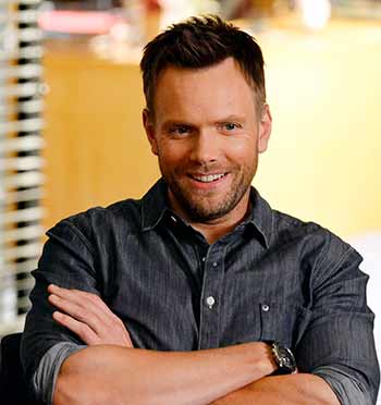 Joel McHale se une a Scream 7