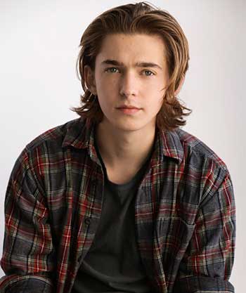 Austin Abrams a punto de protagonizar el reinicio de Resident Evil