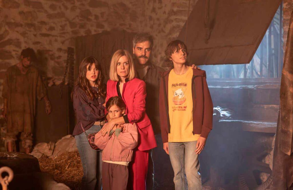 Crítica Sin cobertura ★★½ (2025) Irregular pero cumplidora 2 Crítica Sin cobertura