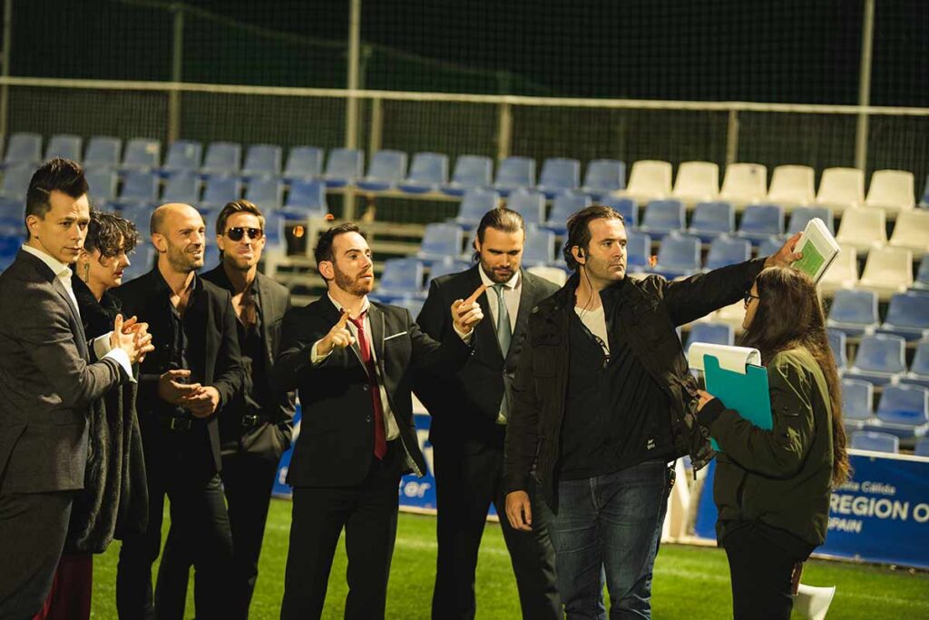 Besos robados, comedia de vestuario sobre el lado más humano del fútbol 1 Besos robados