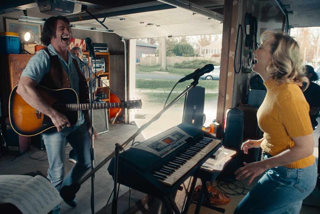 Crítica de Song Sung Blue (2026) ★★★★☆ Hugh Jackman y Kate Hudson brillan con intensidad 1 Crítica de Song Sung Blue