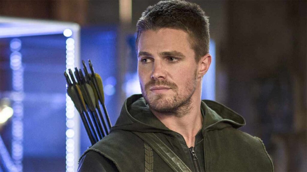 Stephen Amell protagonizará la secuela de Los vigilantes de la playa. 1 Stephen Amell protagonizará la secuela de Los vigilantes de la playa.