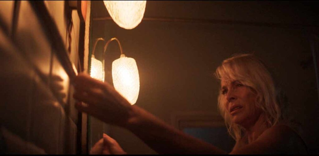 Crítica de El vestido ★★★ (2026). Belén Rueda vuelve al cine de terror. 1 Crítica de El vestido