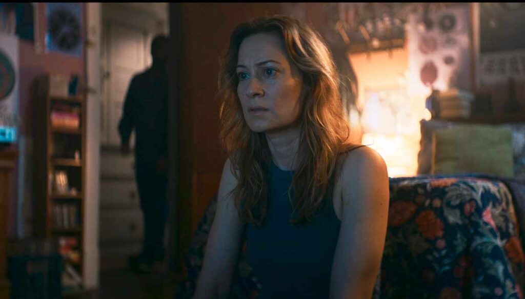 Crítica de La maldición de Shelby Oaks (2026) ★★★☆☆ Brillante atmósfera terrorífica y sobrenatural. 2 Crítica de La maldición de Shelby Oaks