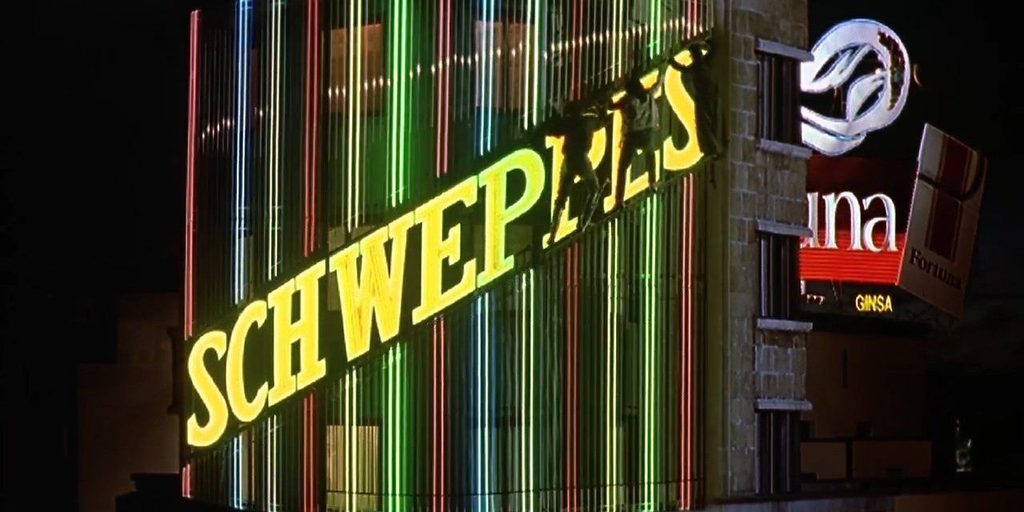 Revista ACCIÓN te invita a «Bajo el Neón de Schweppes®»: Álex de la Iglesia y El día de la bestia en 4K 1 El día de la bestia en 4K